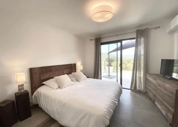 Privée-piscine-vue Mer-pinarello-cirindinu Villa Zonza