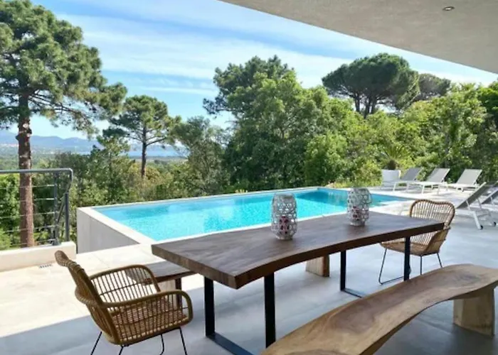 Privée-piscine-vue Mer-pinarello-cirindinu Zonza