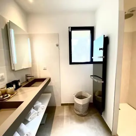 Privee-piscine-vue Mer-pinarello-cirindinu * Zonza